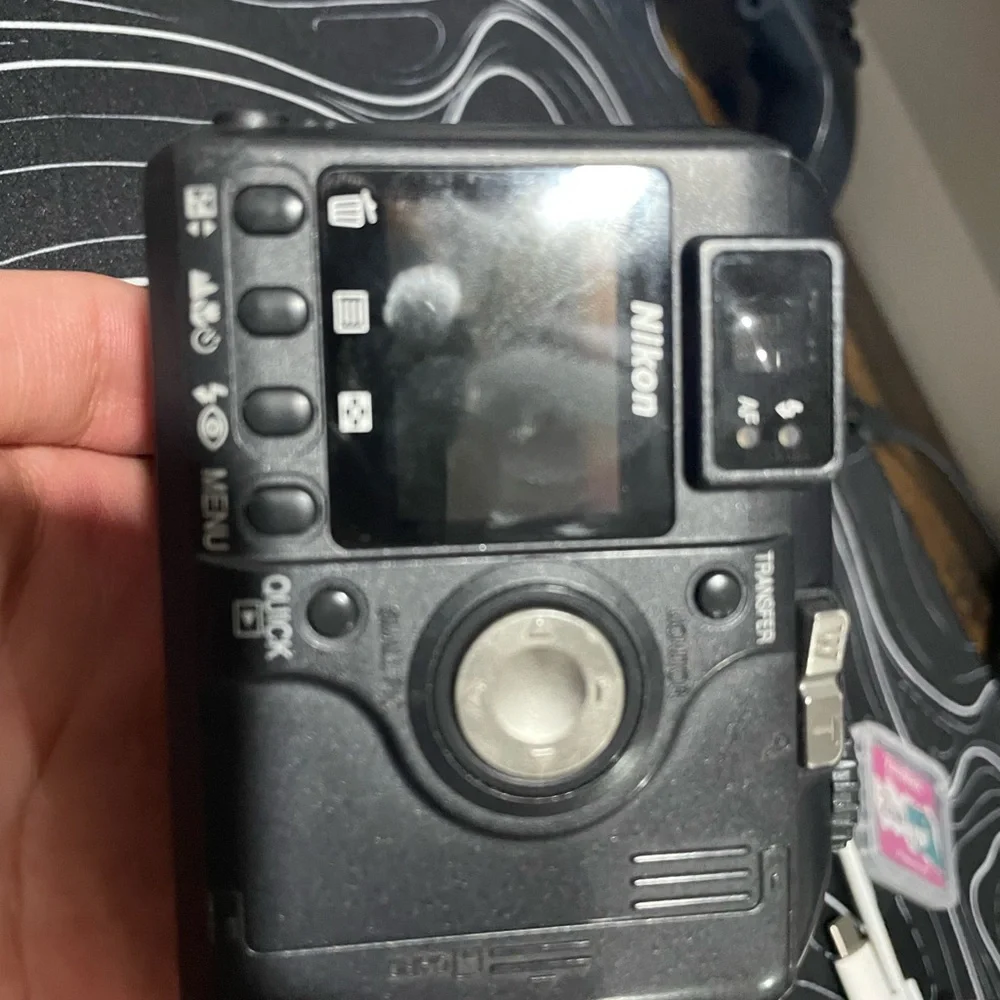 Nikon COOLPIX 885 Silver Digital Camera